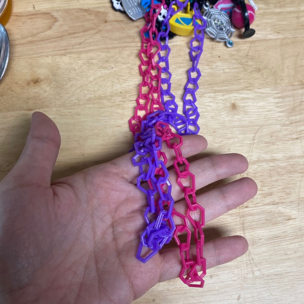 Monster High Ghouls Got Charms Keychain Necklace Set Carabiner 9 Charms Chains - Picture 2 of 6